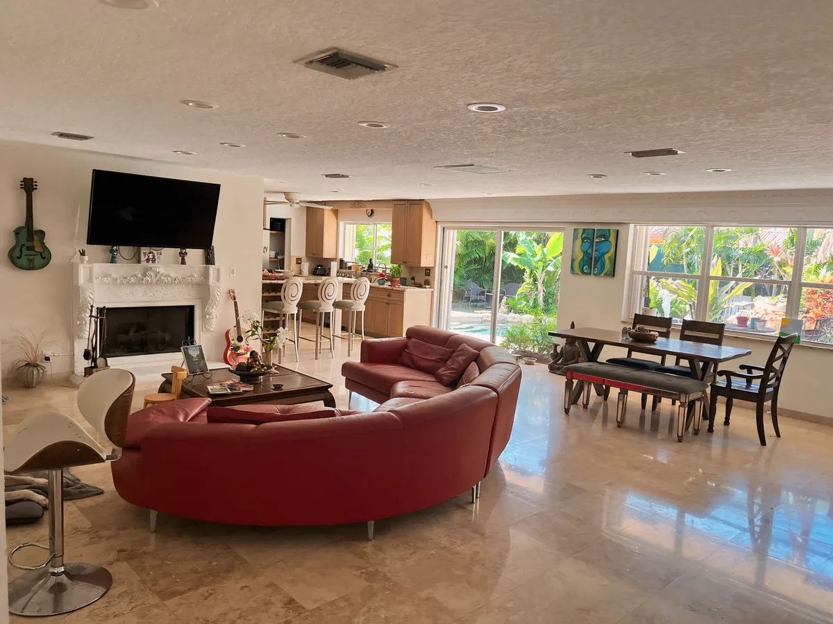 Tropical Paradise with Lounge Areas and Spa, 139 sqm, photo shoot, pop-up rental in Boca Raton, third interior view