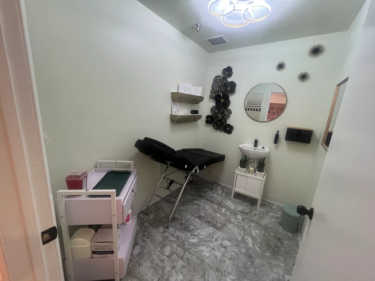 Turnkey Tattoo Studios for Rent - Be Your Own Boss!, 5 sqm, private event, pop-up rental in Torrance, second interior view
