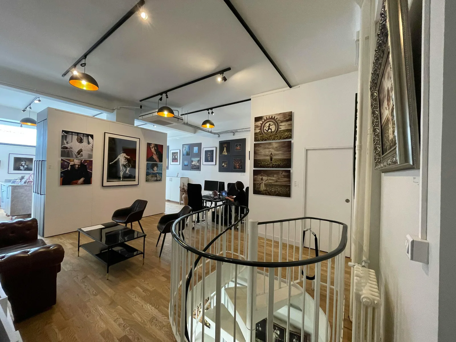 Two-Level 120 sqm Art Gallery on Rue Beaubourg, Paris — 5