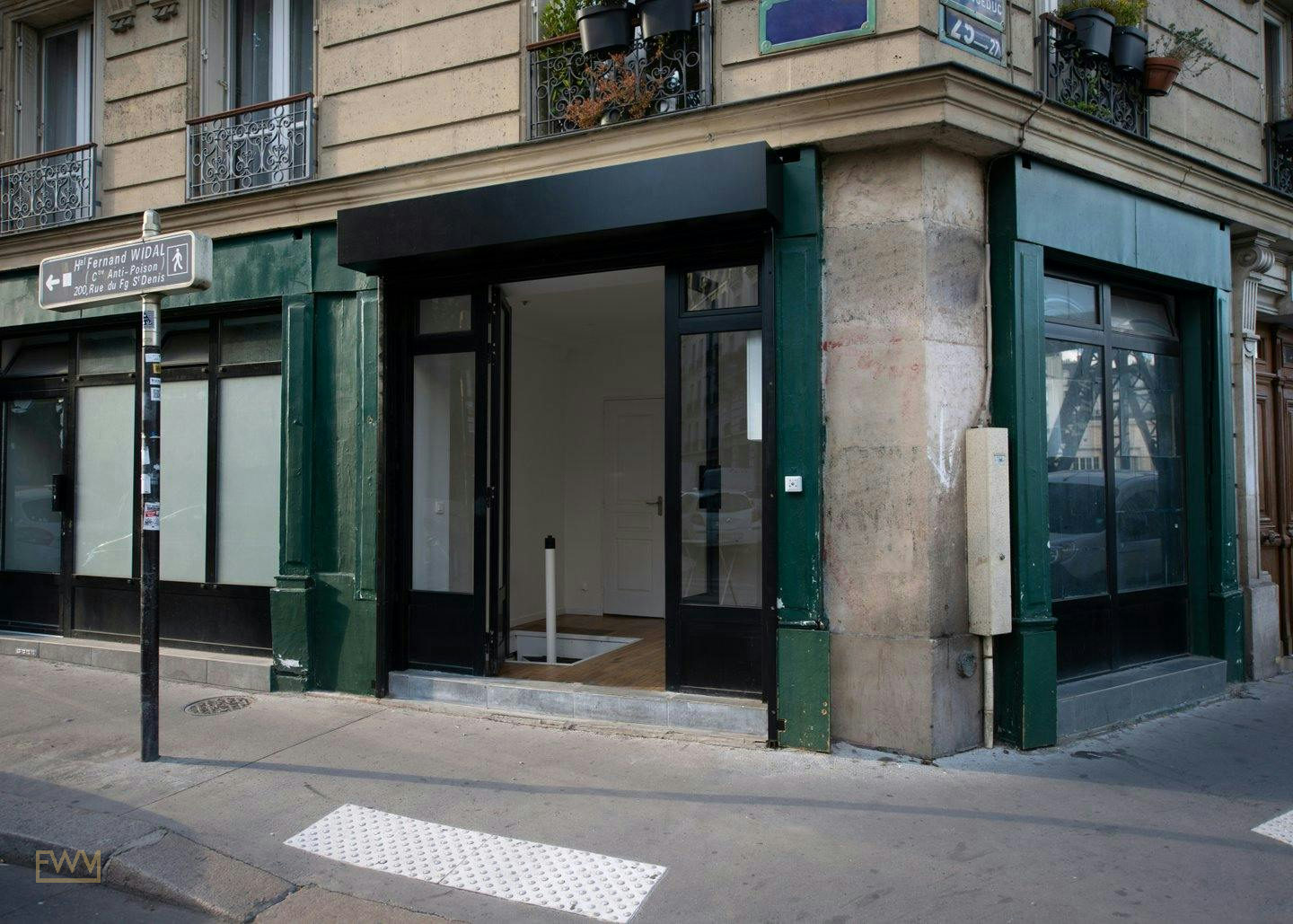 Two-Level Boutique and Underground Space in Paris, 28 sqm, art exhibition, pop-up rental