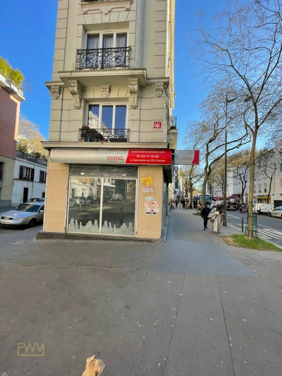 Two-Level Boutique Space on Rue des Pyrénées, Paris, 80 sqm, pop up store
