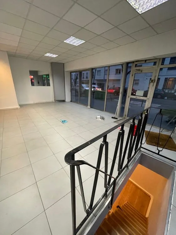 Two-Level Boutique Space on Rue des Pyrénées, Paris — 3