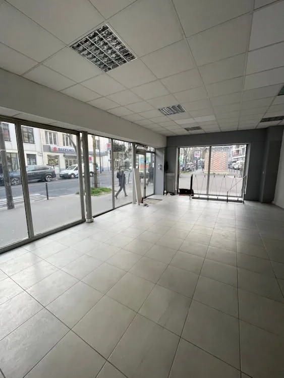 Two-Level Boutique Space on Rue des Pyrénées, Paris — 4