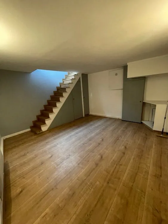 Two-Level Boutique Space on Rue des Pyrénées, Paris — 5