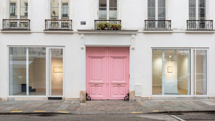Two-Level Showroom and Retail Space on Rue de Turenne — pop-up space in Paris