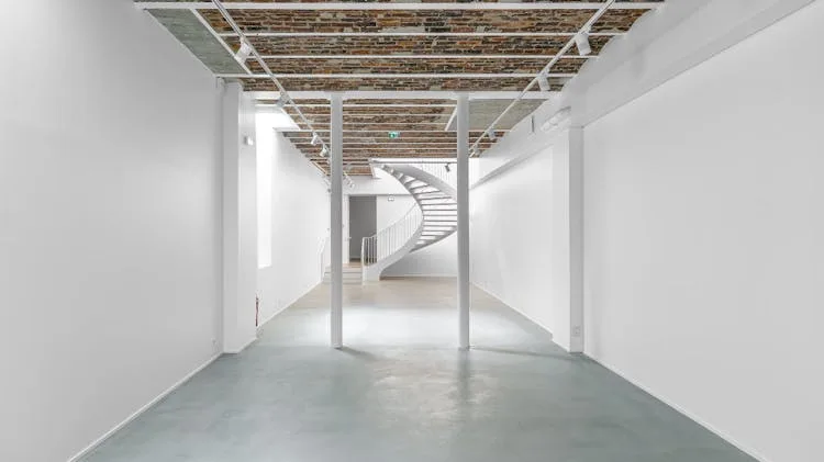 Two-Level Showroom and Retail Space on Rue de Turenne — 5