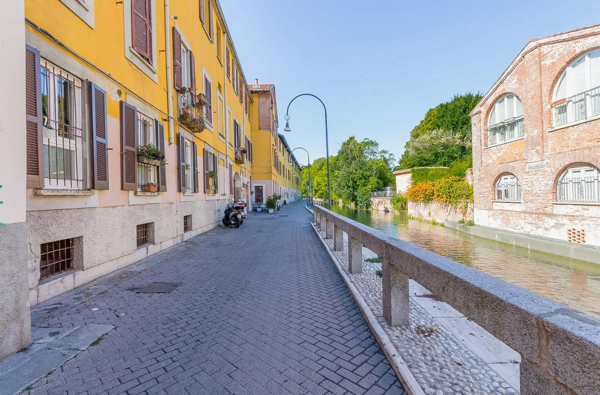 Two-Room Apartment on the Martesana Canal, 65 sqm, showroom presentation, pop-up rental in Milano, interior view