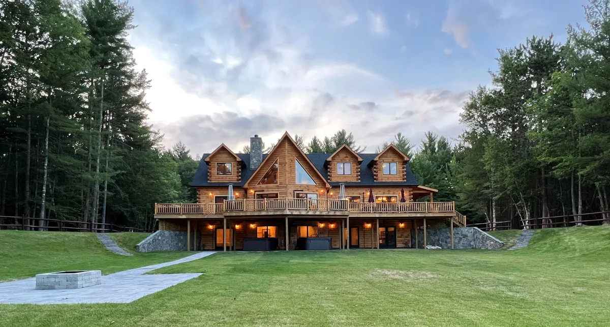 Ultimate Luxury Lodge with Mountain Views, 576 sqm, showroom presentation, pop-up rental in Upper Jay