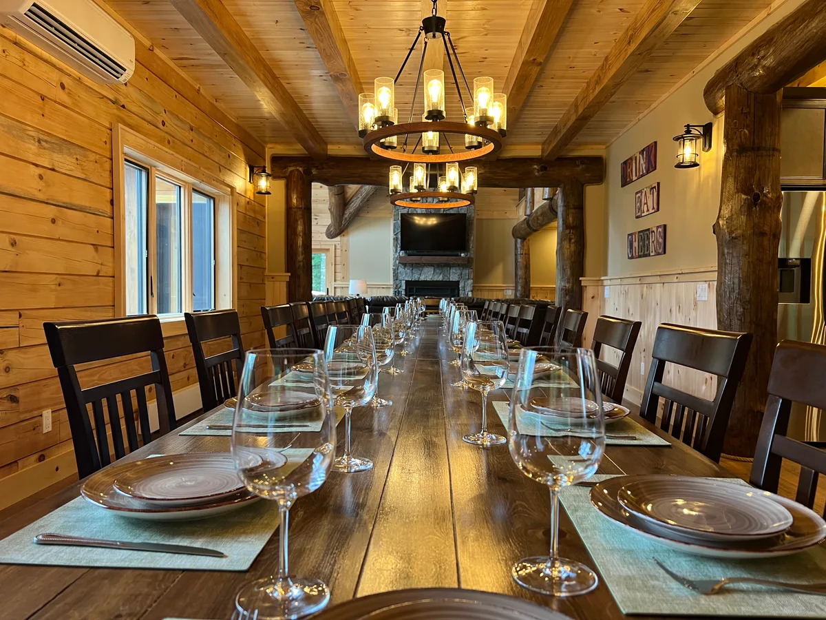 Ultimate Luxury Lodge with Mountain Views, 576 sqm, showroom presentation, pop-up rental in Upper Jay, second interior view