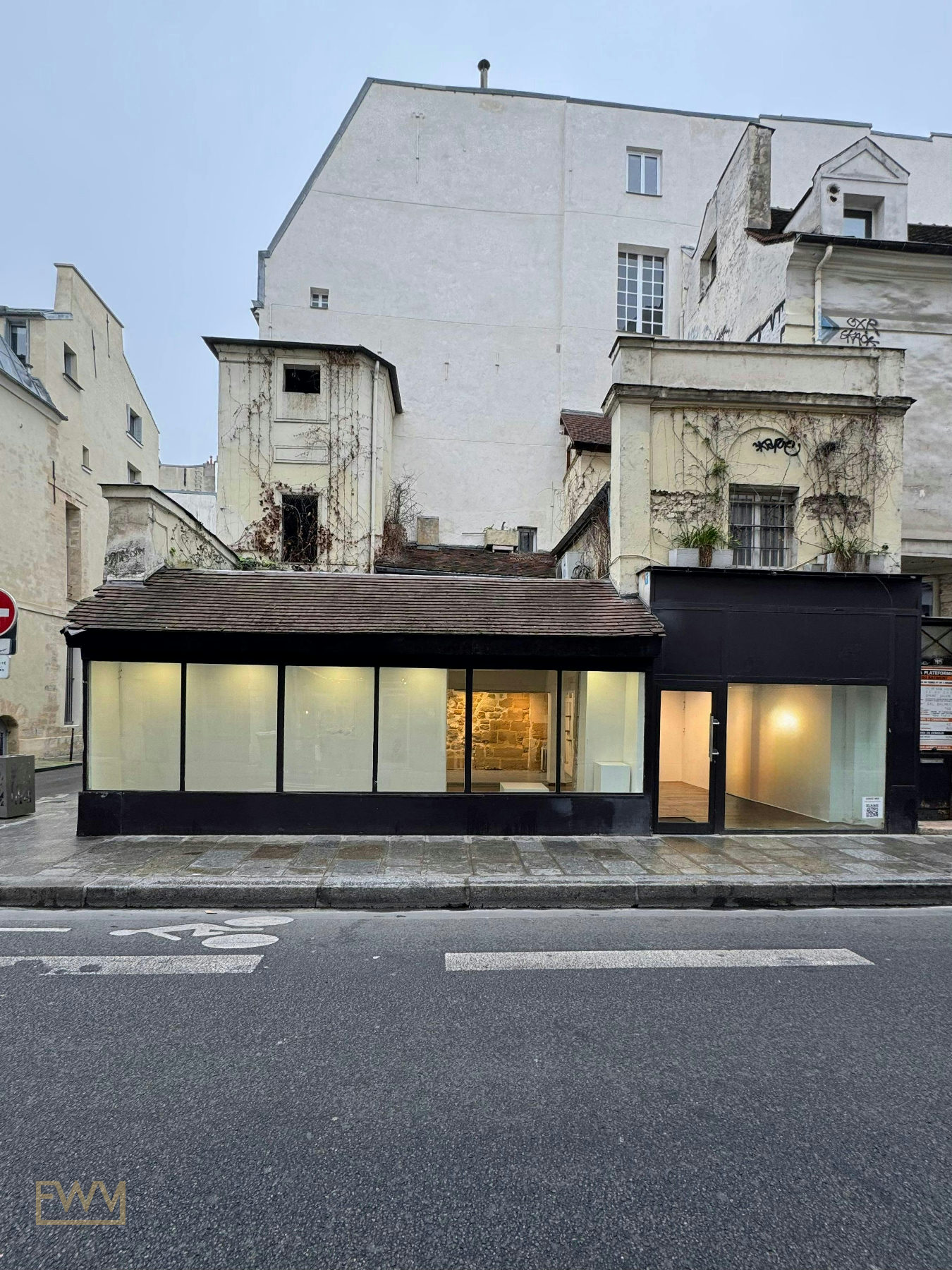 Unique 100 sqm Gallery Space on Rue des Archives, Paris, pop up store