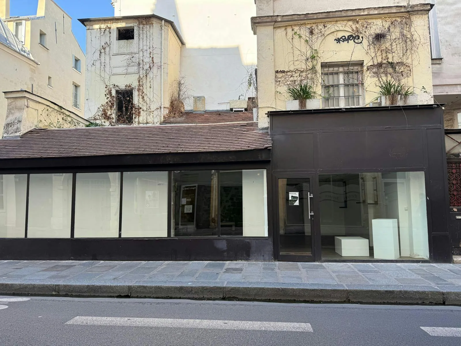 Unique 100 sqm Gallery Space on Rue des Archives, Paris — 4