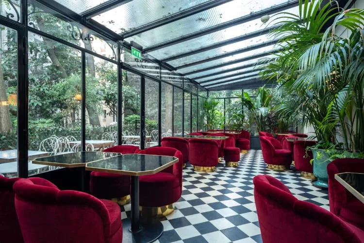Unique 1000 sqm Showroom and Event Space in Montmartre — 2