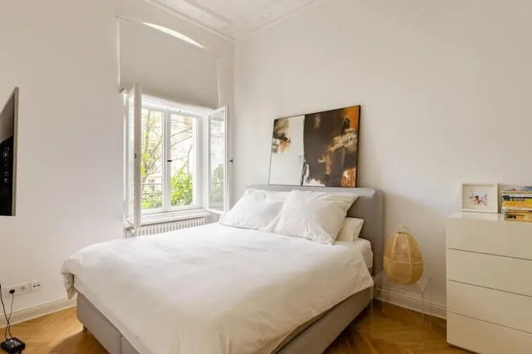 Unique 120 sqm Apartment on Spenerstraße, Berlin — 4