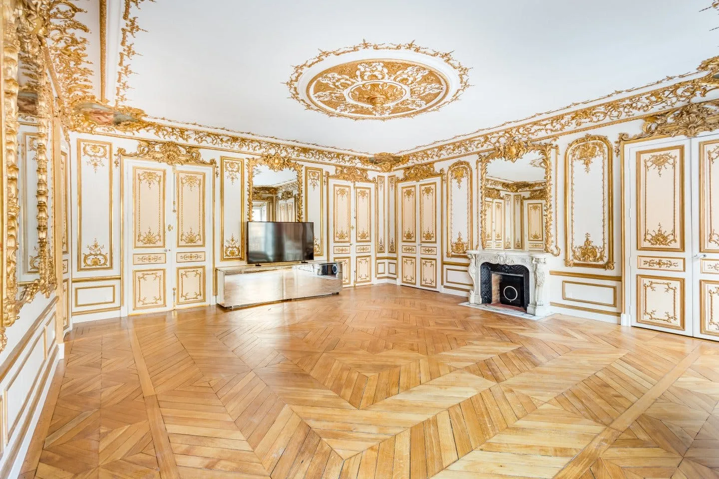 Unique 190 sqm Showroom near Place de la Concorde, Paris — 4