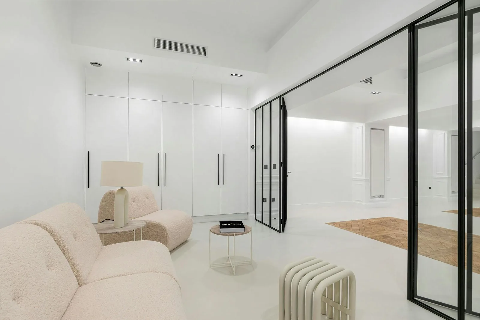 Unique 260 sqm Commercial Venue on Avenue Montaigne, Paris — 5
