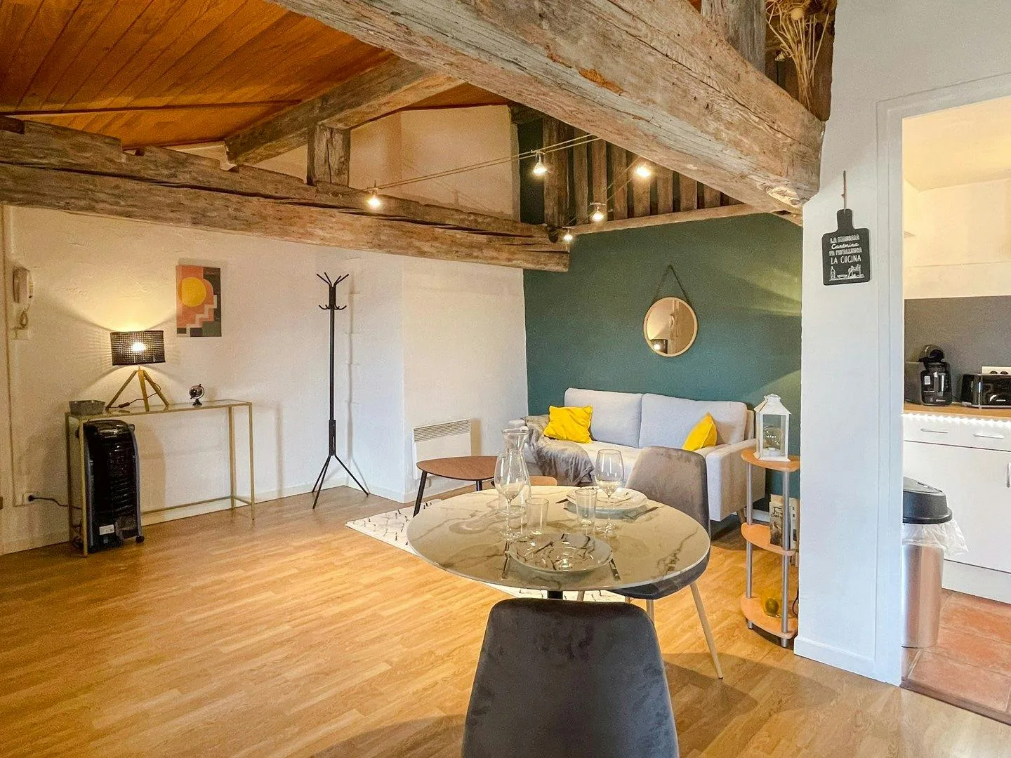 Unique 36 sqm Commercial Studio in Carcassonne Center — 3