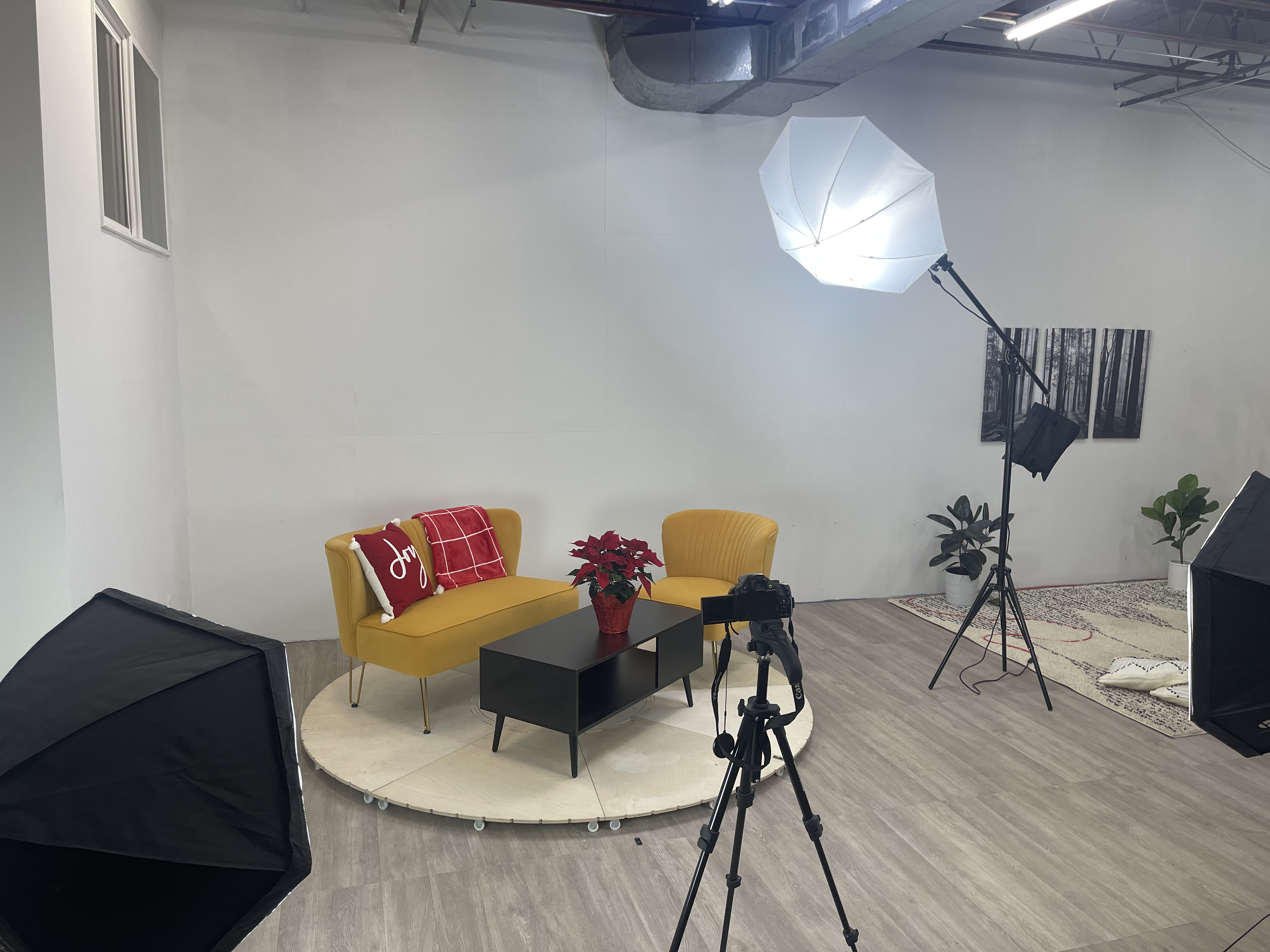 Unique 360 Spin Photo Studio for E-Commerce, 139 sqm, ecommerce shoot, pop-up rental in Boulder