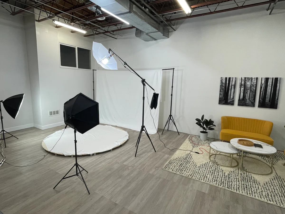 Unique 360 Spin Photo Studio for E-Commerce, 139 sqm, ecommerce shoot, pop-up rental in Boulder, additional interior view