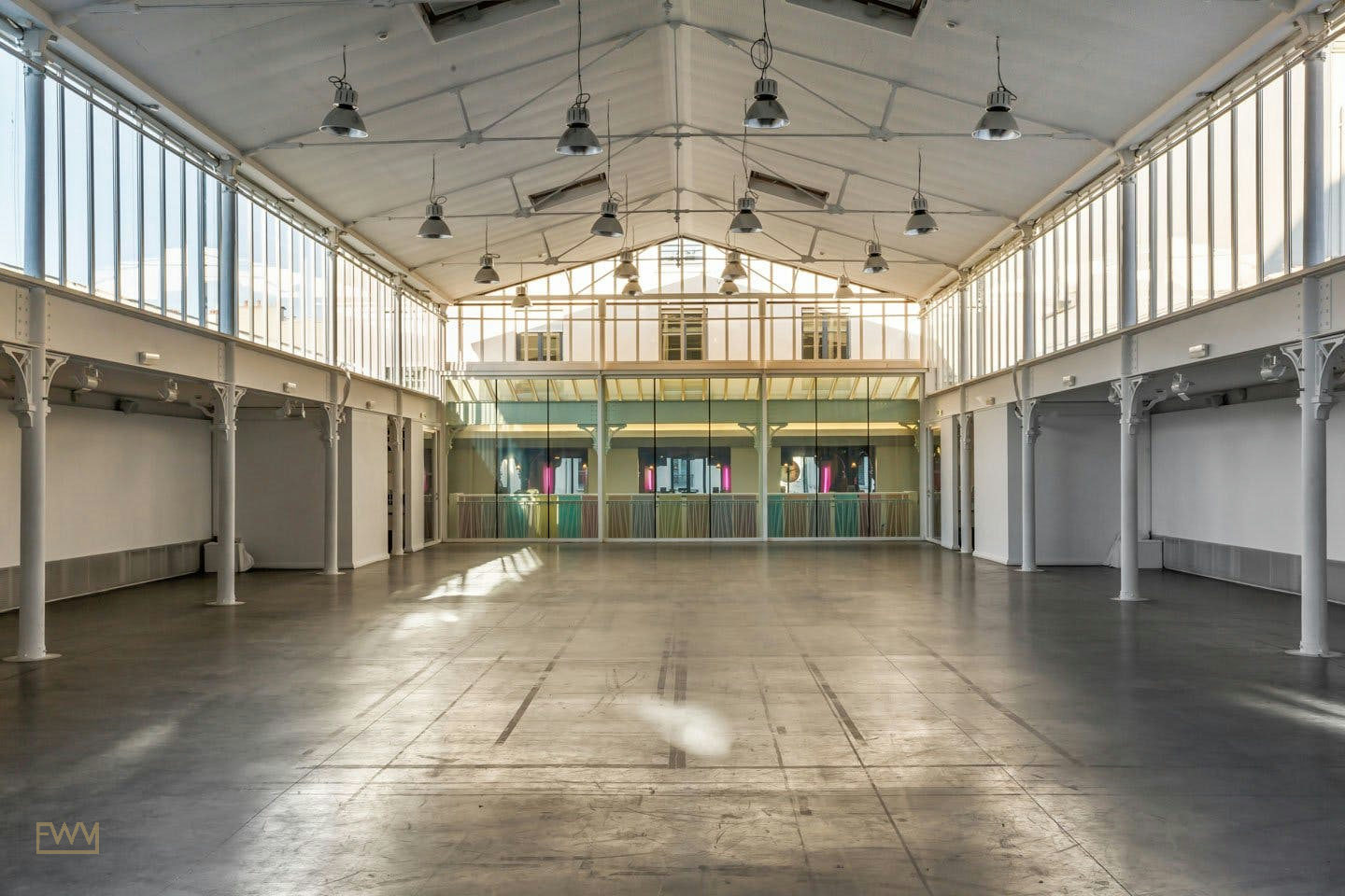 Unique 450 sqm Contemporary Retail Space in Le Marais, showroom presentation, pop-up rental in Paris