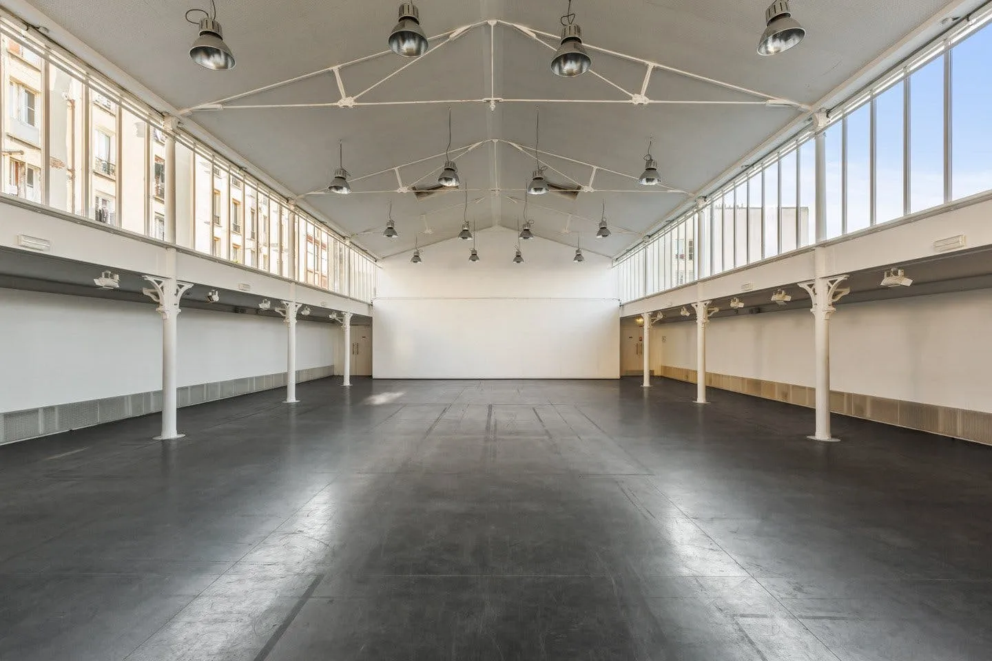 Unique 450 sqm Contemporary Retail Space in Le Marais — 2