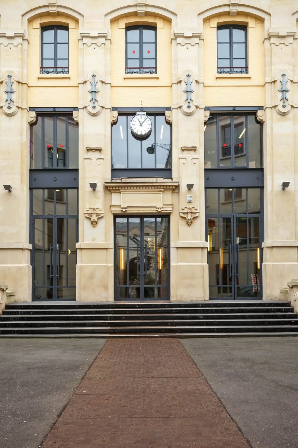 Unique 450 sqm Contemporary Retail Space in Le Marais — 5