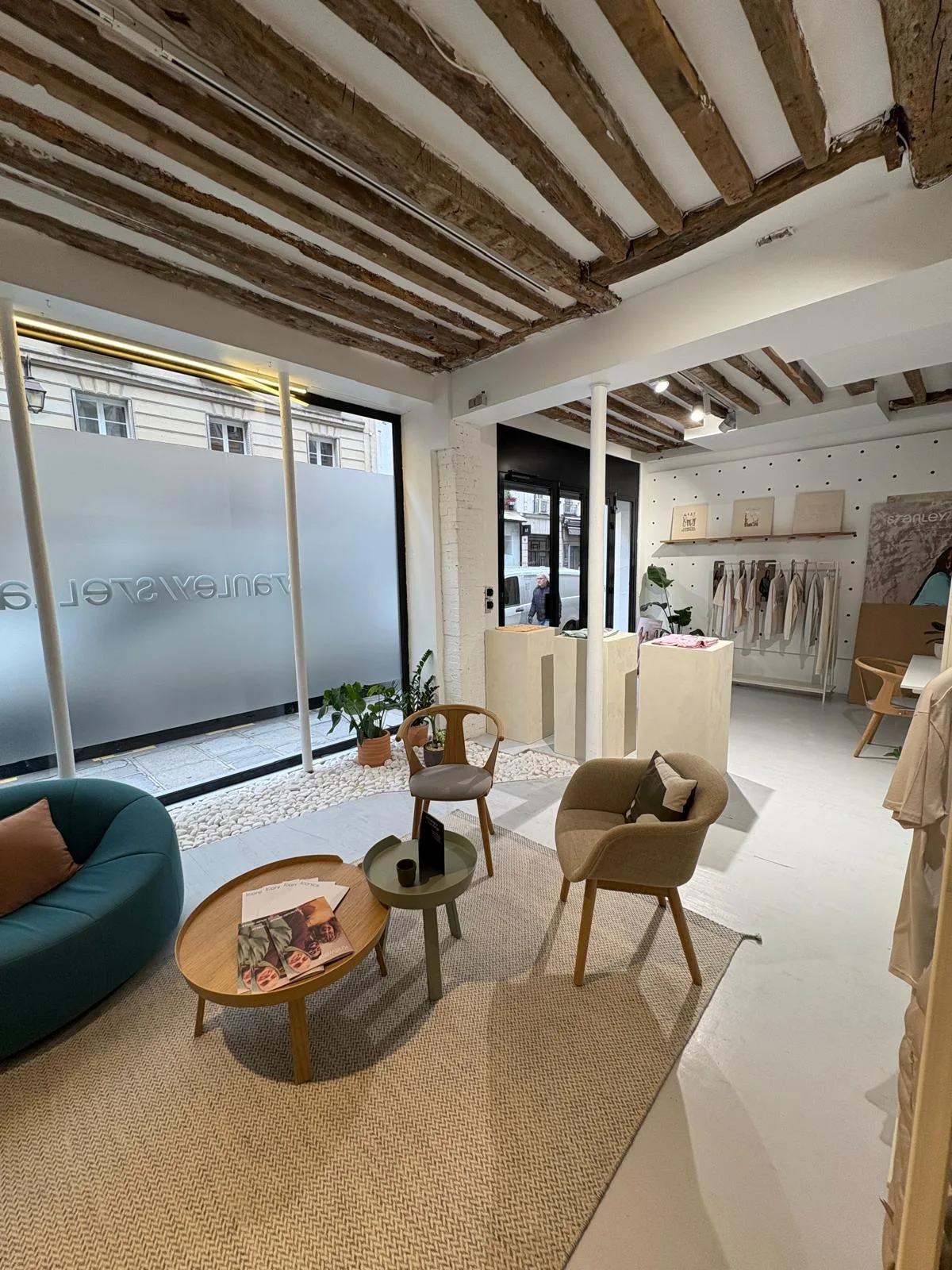 Unique 50m² Retail Space in Haut Marais, pop up store in Paris, interior view