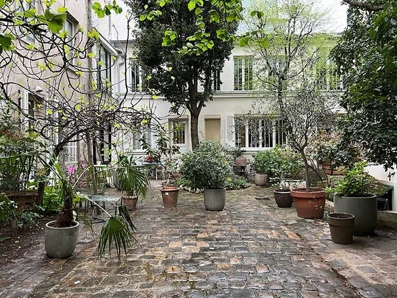 Unique 600 sqm Space with TV Set and Offices in Paris — 2