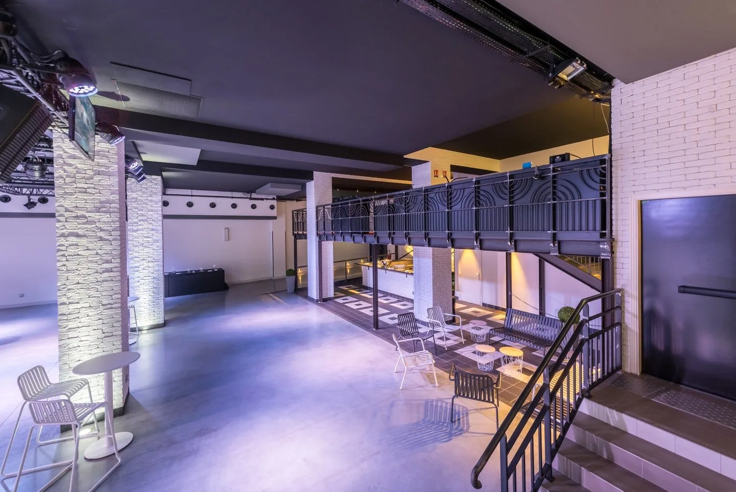 Unique 700 sqm Commercial Space in Paris 15th Arrondissement — 4