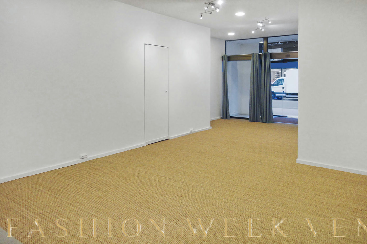 Unique 80m² Boutique with Stock Room in Louvre-Rivoli, pop up store in Paris, interior view