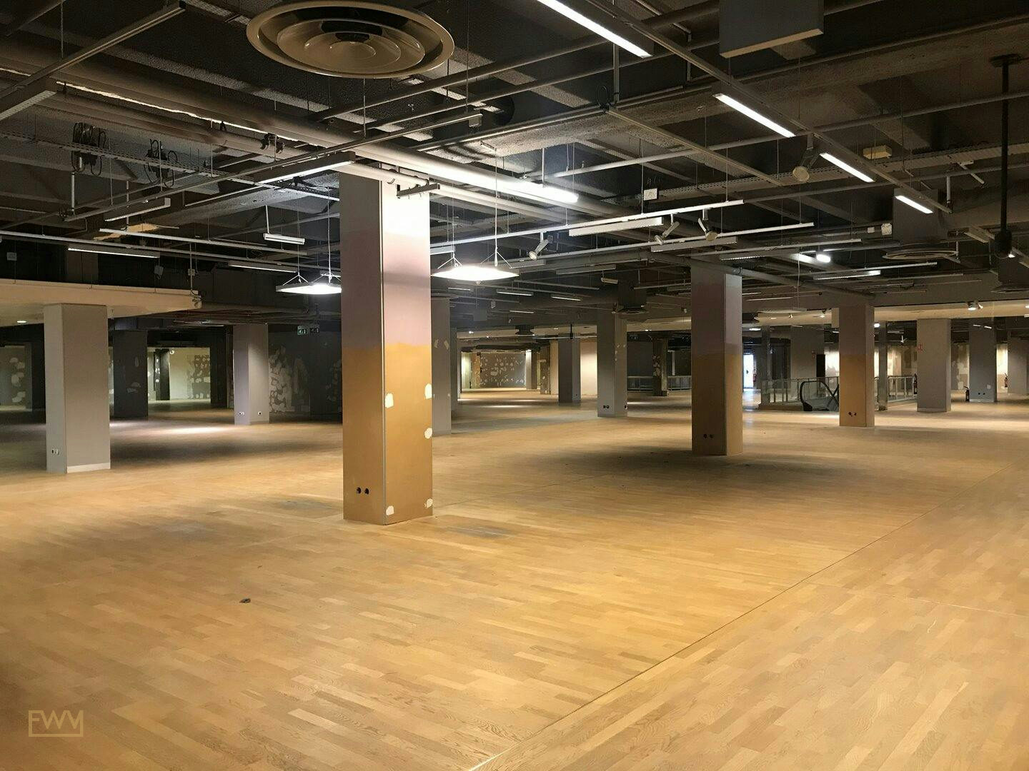 Unique 9,000 sqm Former Shopping Mall in Paris 15th, art exhibition, pop-up rental, interior view