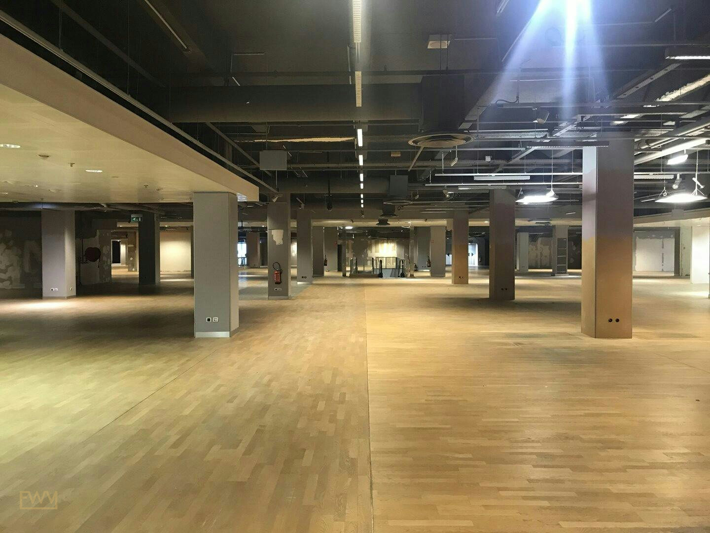 Unique 9,000 sqm Former Shopping Mall in Paris 15th, art exhibition, pop-up rental, second interior view
