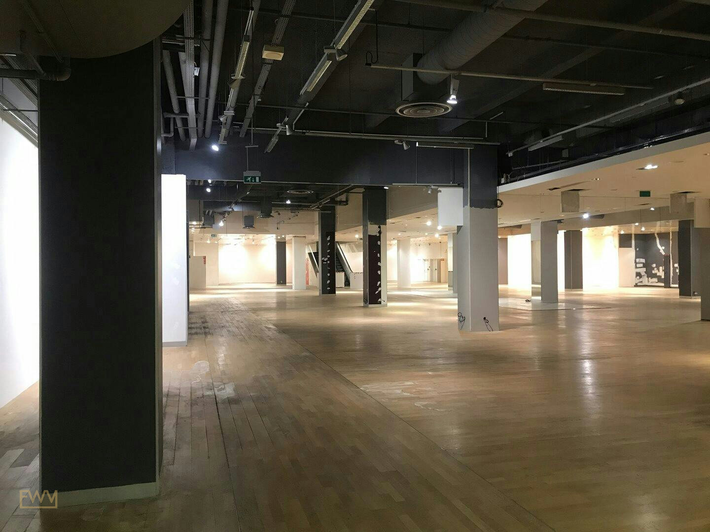 Unique 9,000 sqm Former Shopping Mall in Paris 15th, art exhibition, pop-up rental, additional interior view