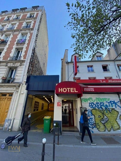 Unique 900 sqm Industrial Space in Paris 13th, gallery showing, pop-up rental