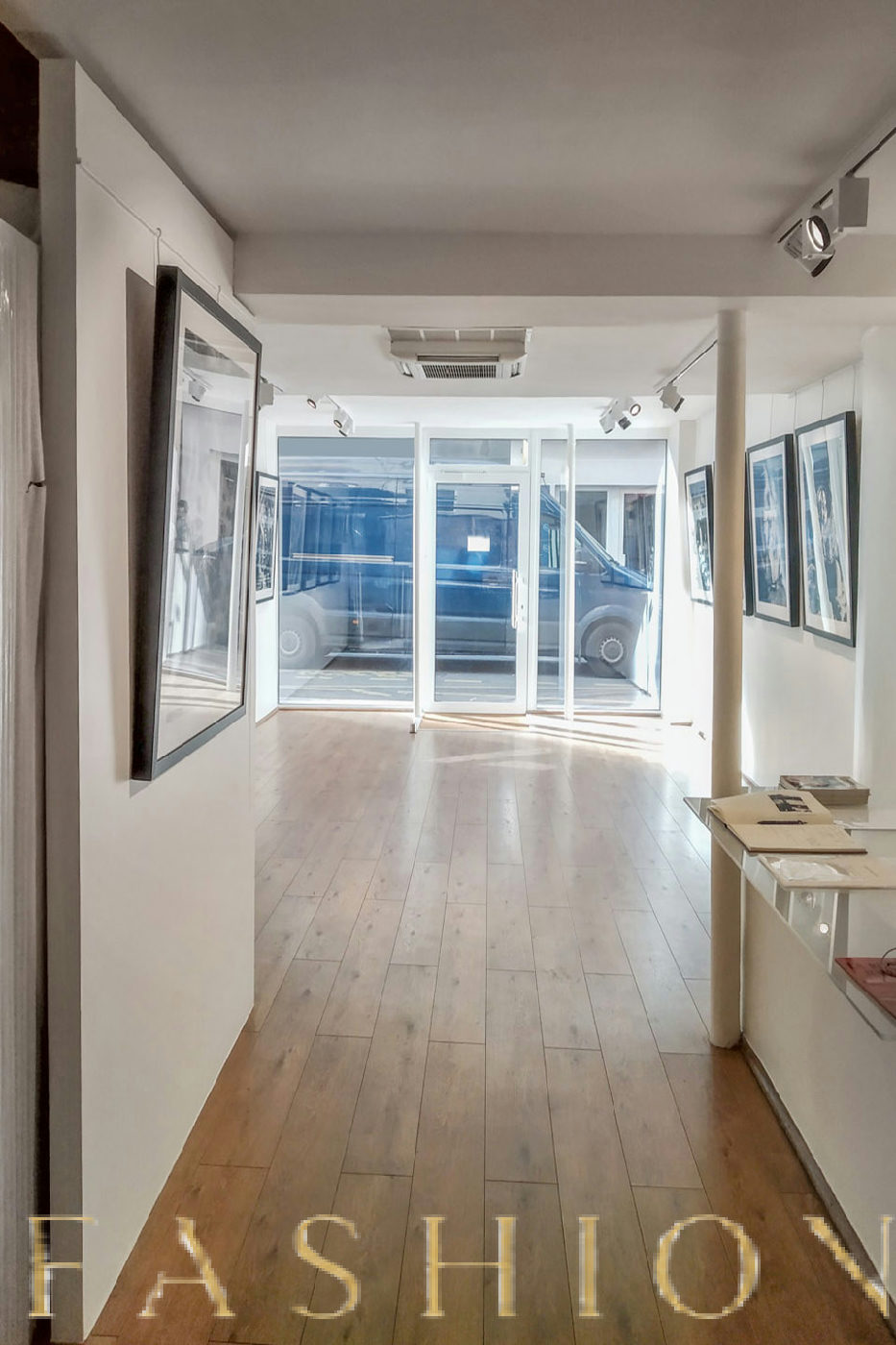 Unique Art Gallery Space in Saint-Germain-des-Près, 73 sqm, art exhibition, pop-up rental in Paris, third interior view