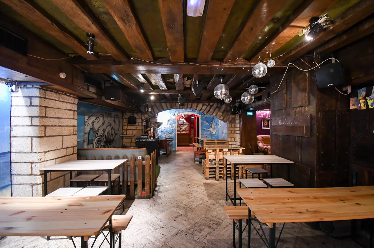 Unique Bar Space in Montorgueil, Paris, 450 sqm, showroom presentation, pop-up rental