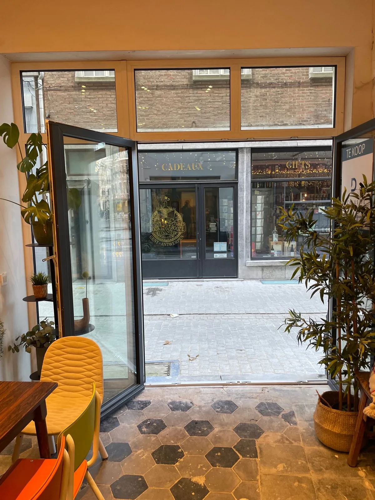 Unique Boutique/Shop Space in Gierstraat, Antwerpen, 50 sqm, pop up store, interior view