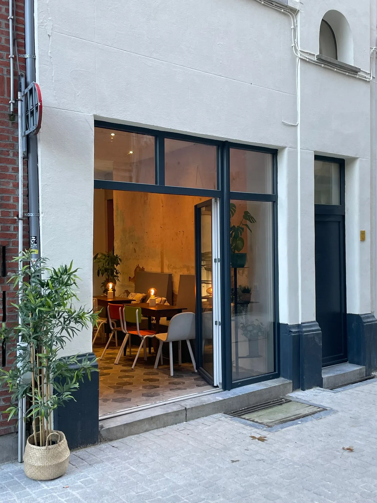 Unique Boutique/Shop Space in Gierstraat, Antwerpen, 50 sqm, pop up store, second interior view