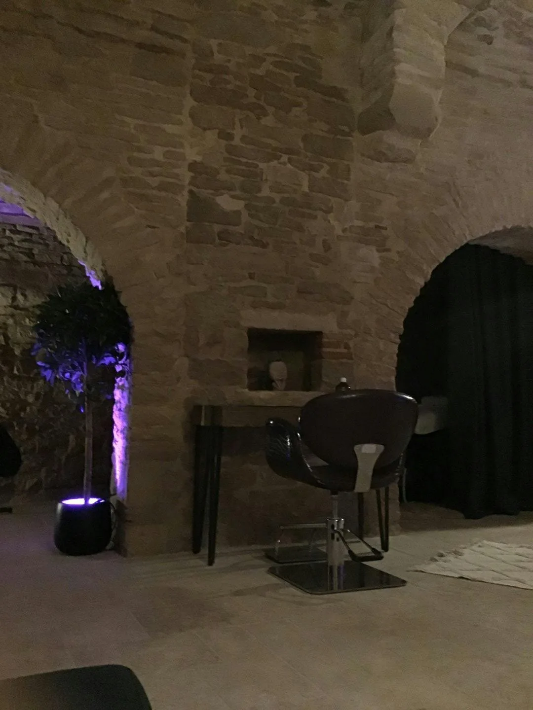 Unique Boutique with 15th-Century Cellar in Beaune — 2