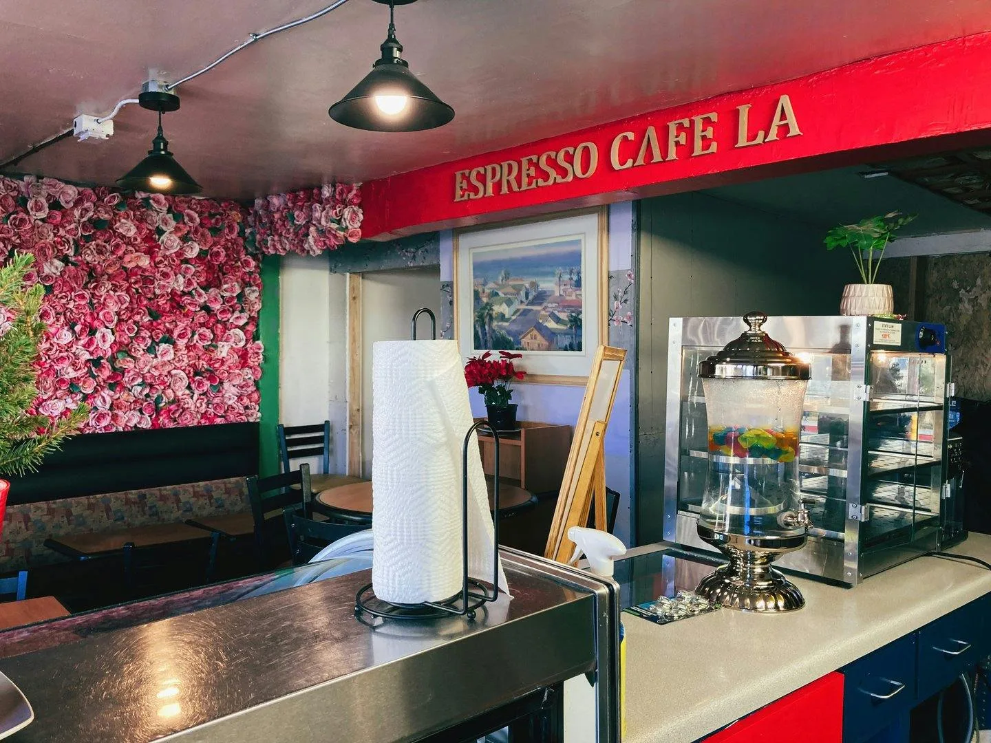 Unique Cafe with Outdoor Seating in Los Angeles — 2
