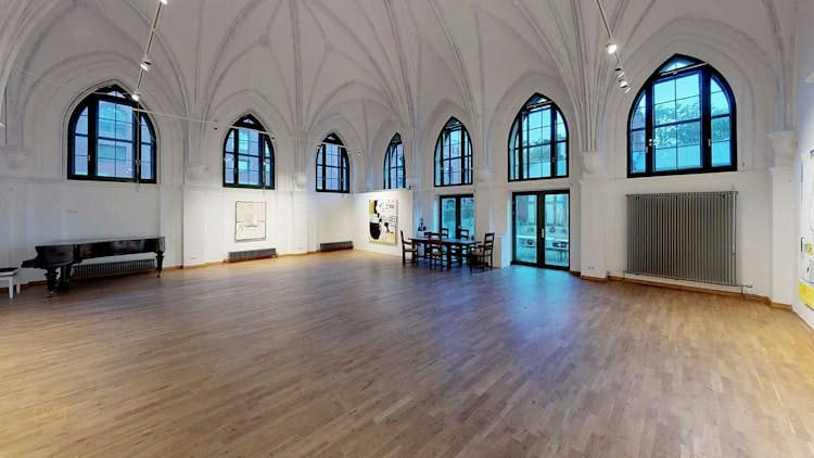 Unique Commercial Space with High Ceilings in Berlin, 197 sqm, pop up store