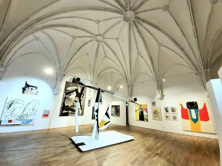 Unique Commercial Space with High Ceilings in Berlin — 5