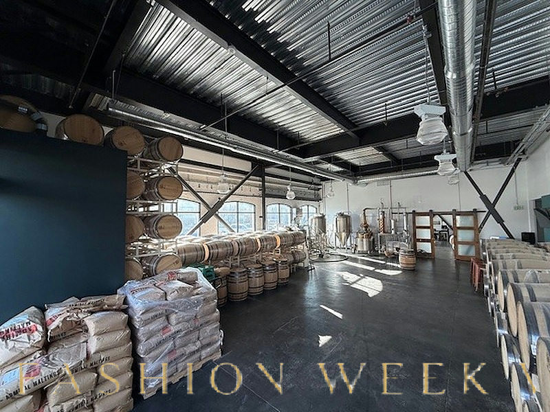 Unique Craft Distillery and Warehouse Event Venue, 214 sqm, cocktail reception, pop-up rental in Oakland, interior view