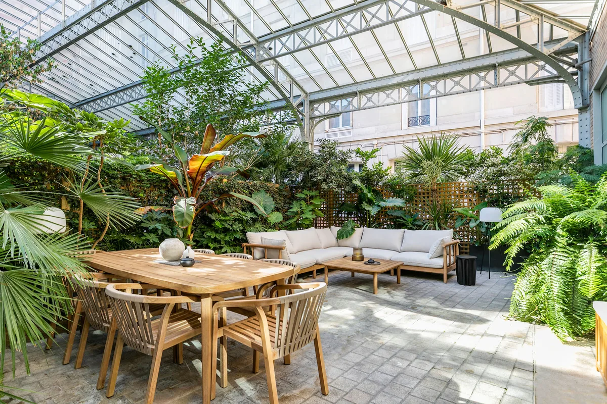 Unique Event Space with Garden Terrace on Avenue Montaigne, 200 sqm, showroom presentation, pop-up rental in Paris, addition…