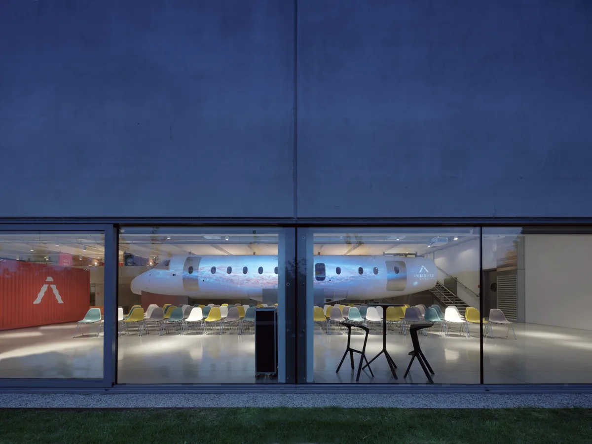 Unique Event Space with Multimedia Projection, 500 sqm, corporate event, pop-up rental in Montebelluna