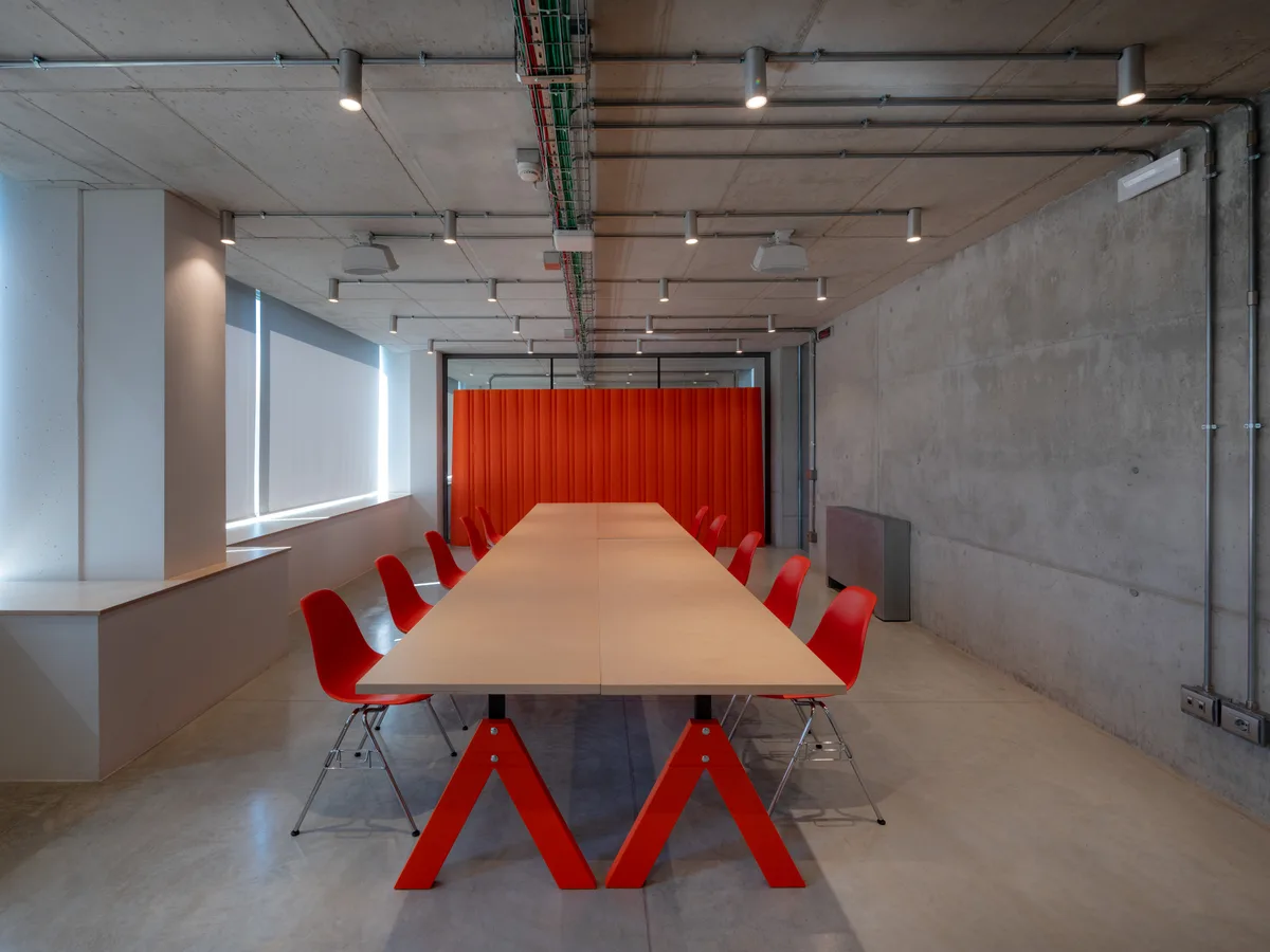 Unique Event Space with Multimedia Projection, 500 sqm, corporate event, pop-up rental in Montebelluna, interior view