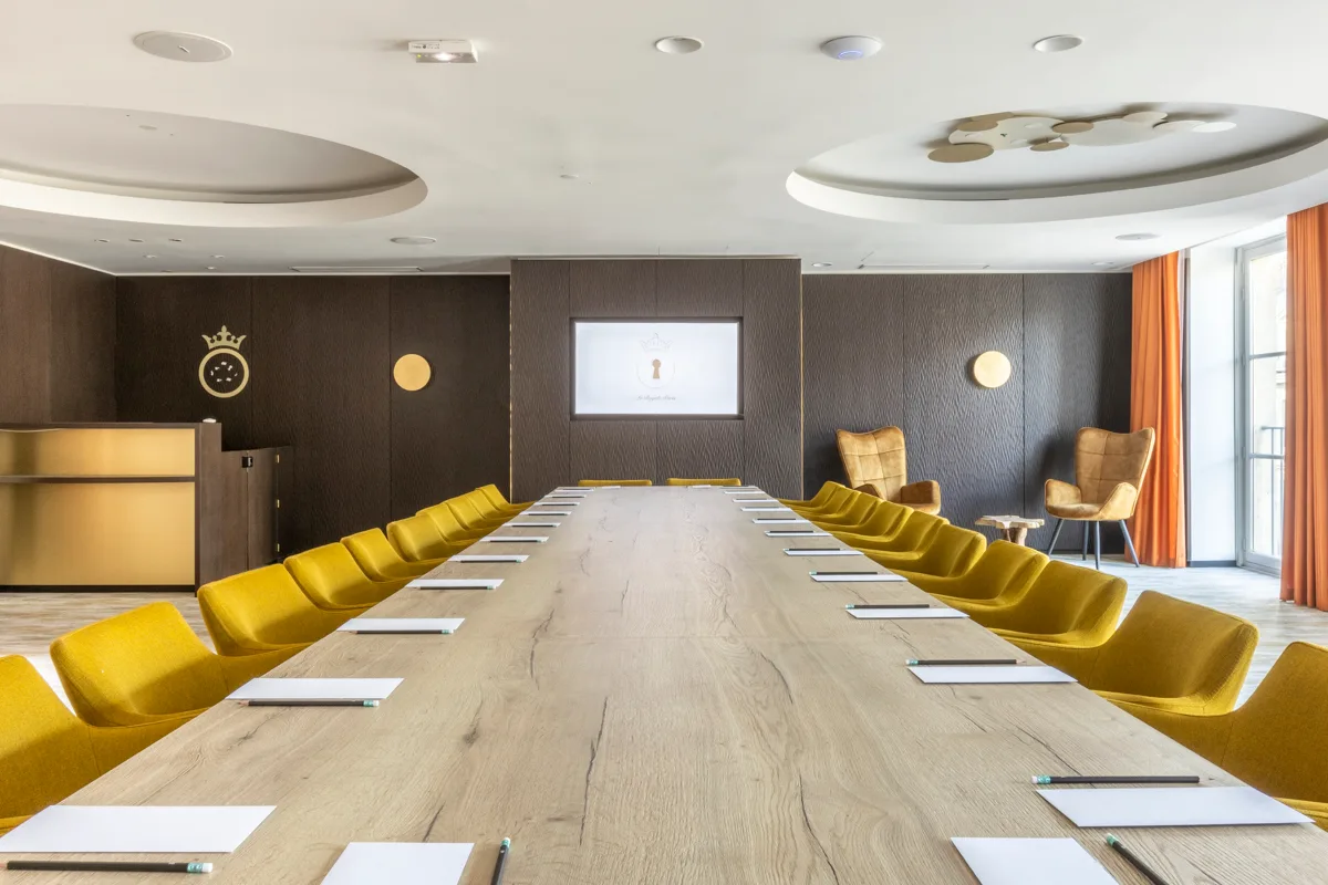 Unique Event Space with Versatile Layout in Paris, 140 sqm, showroom presentation, pop-up rental, second interior view