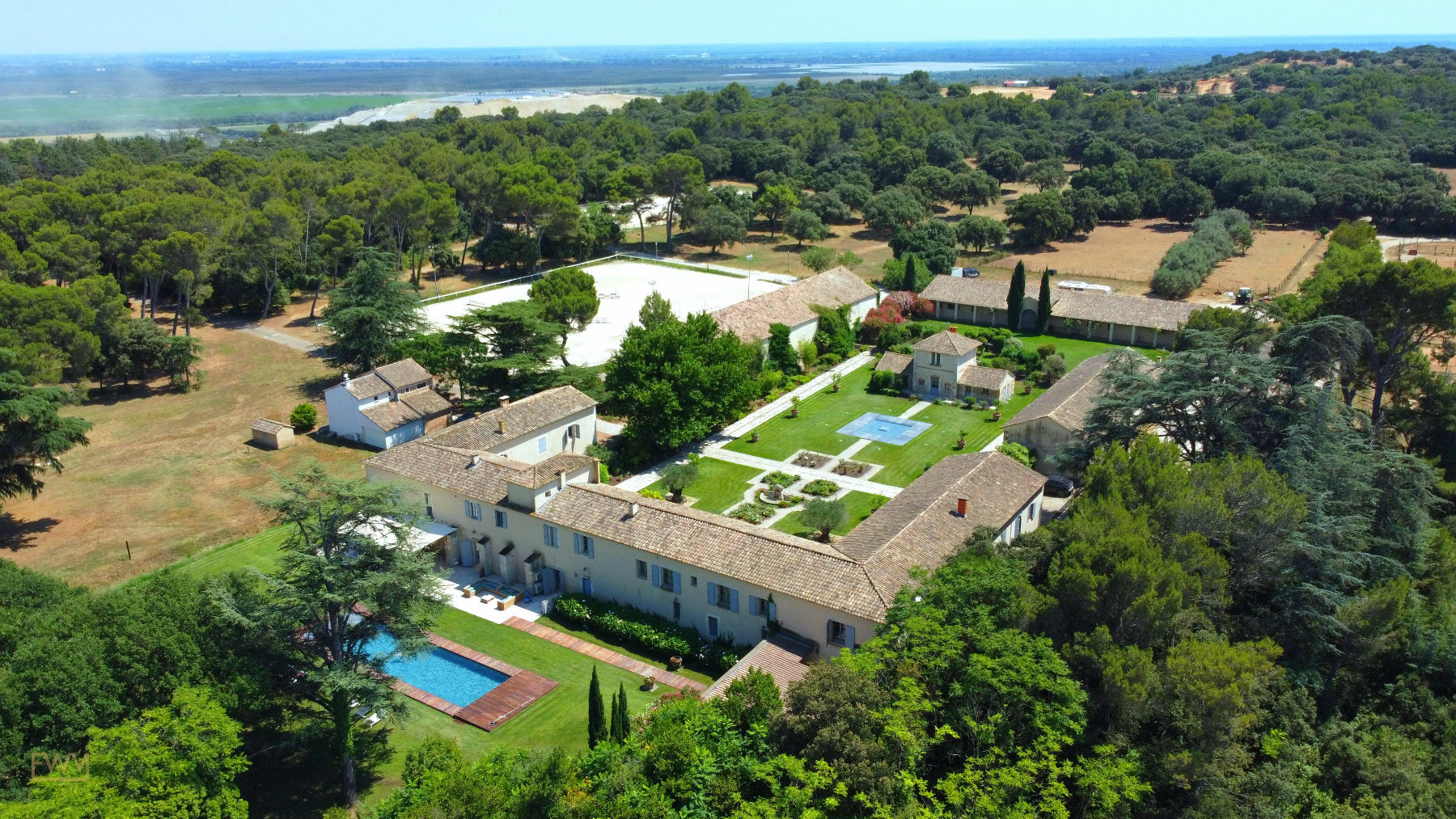 Unique Event Venue in a Natural Setting, 1800 sqm, private event, pop-up rental in Bellegarde, interior view