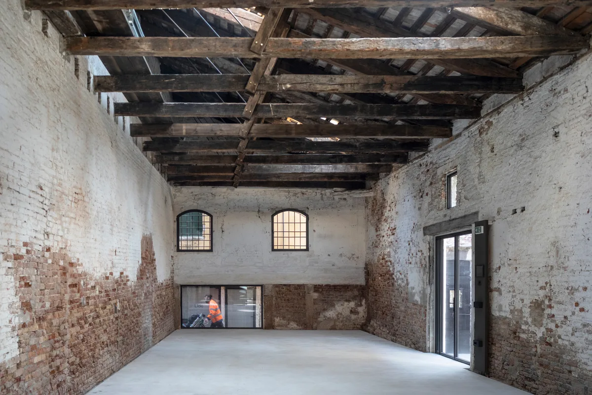 Unique Exhibition Venue with Direct Water Access in Venice, 370 sqm, art exhibition, pop-up rental in Venezia