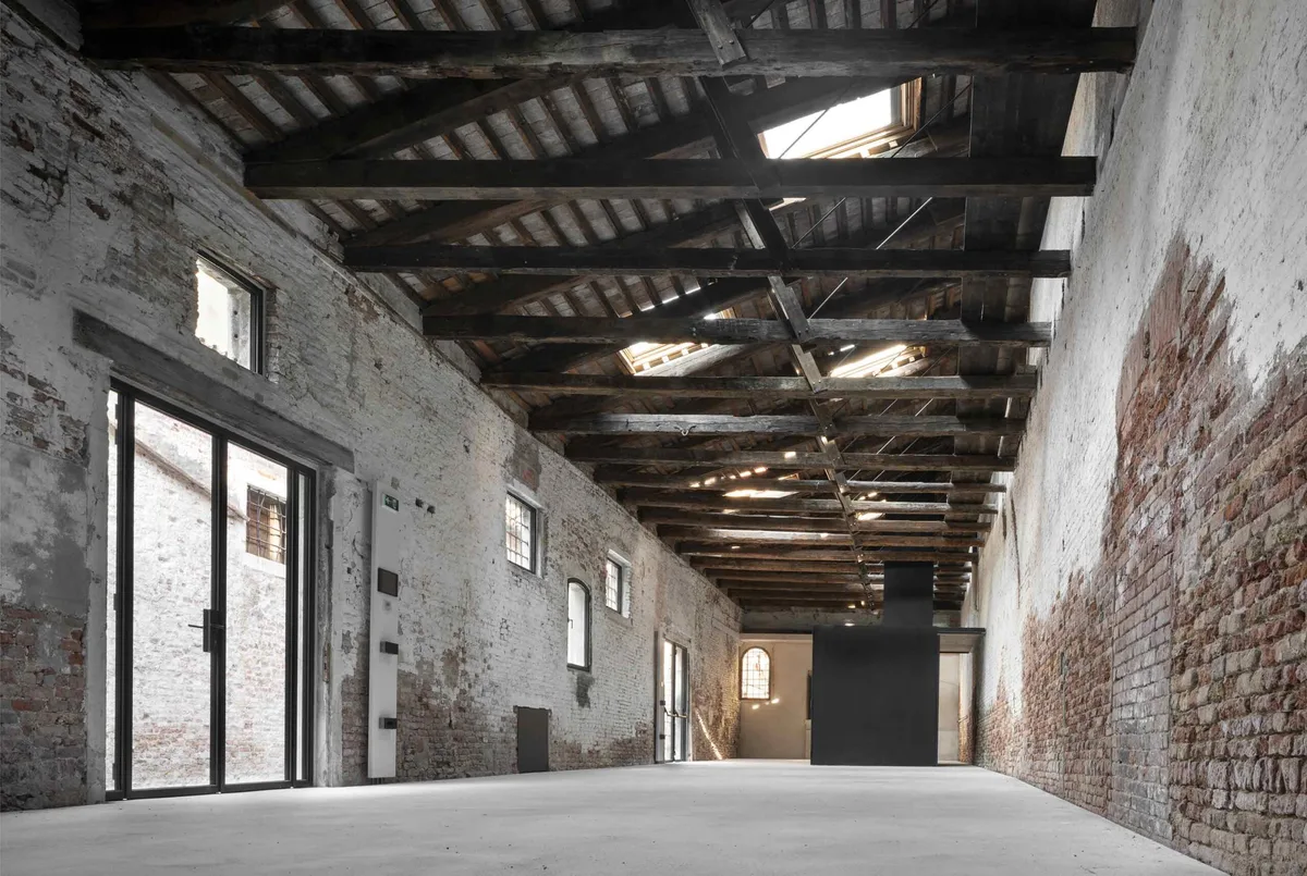 Unique Exhibition Venue with Direct Water Access in Venice, 370 sqm, art exhibition, pop-up rental in Venezia, interior view
