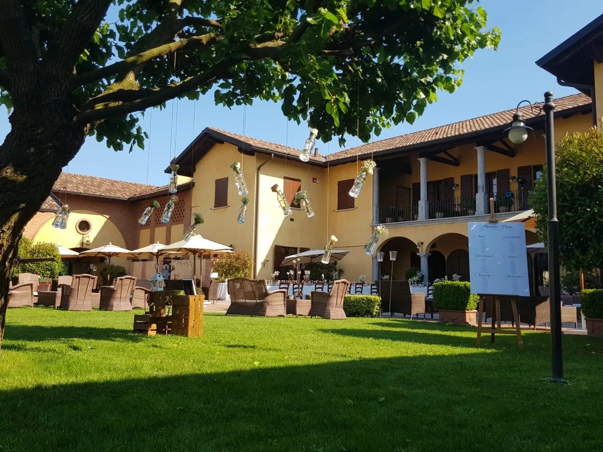 Unique Farmhouse Venue near Milan, 1000 sqm, private event, pop-up rental in Concorezzo